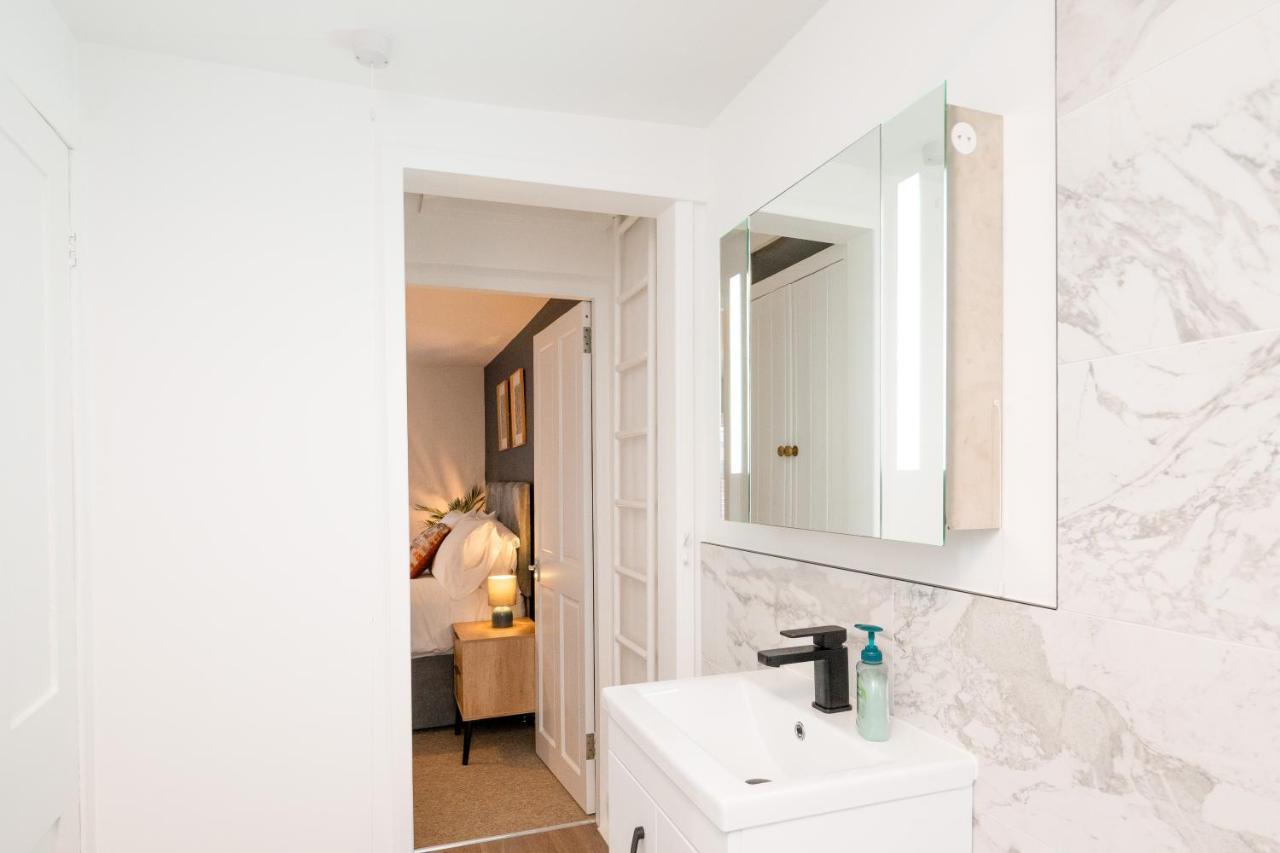 Stunning 2-Bedroom Home In City Centre With Wi-Fi! Royal Tunbridge Wells Esterno foto