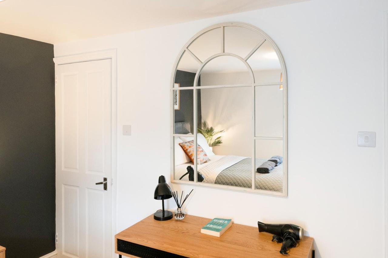 Stunning 2-Bedroom Home In City Centre With Wi-Fi! Royal Tunbridge Wells Esterno foto